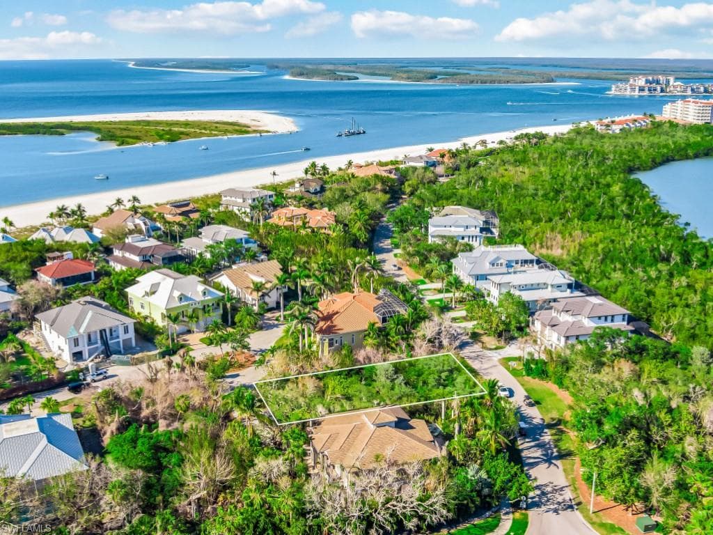 950 Sea Oats CT, MARCO ISLAND FL 34145-5