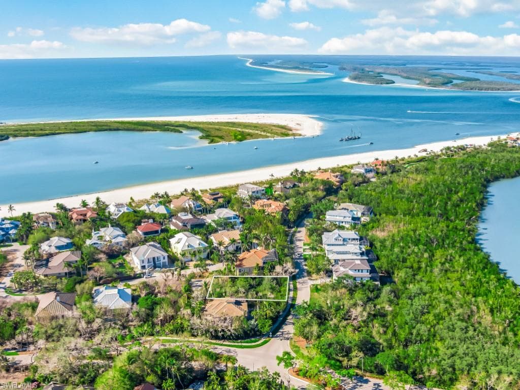 950 Sea Oats CT, MARCO ISLAND FL 34145-6