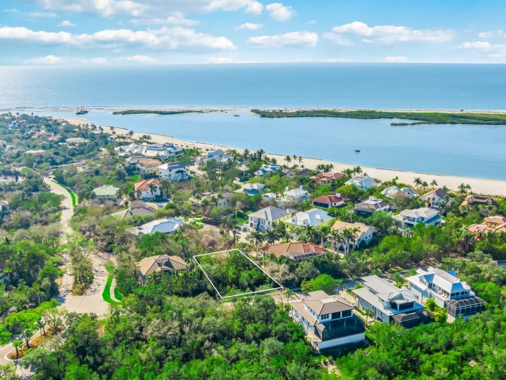 950 Sea Oats CT, MARCO ISLAND FL 34145-8