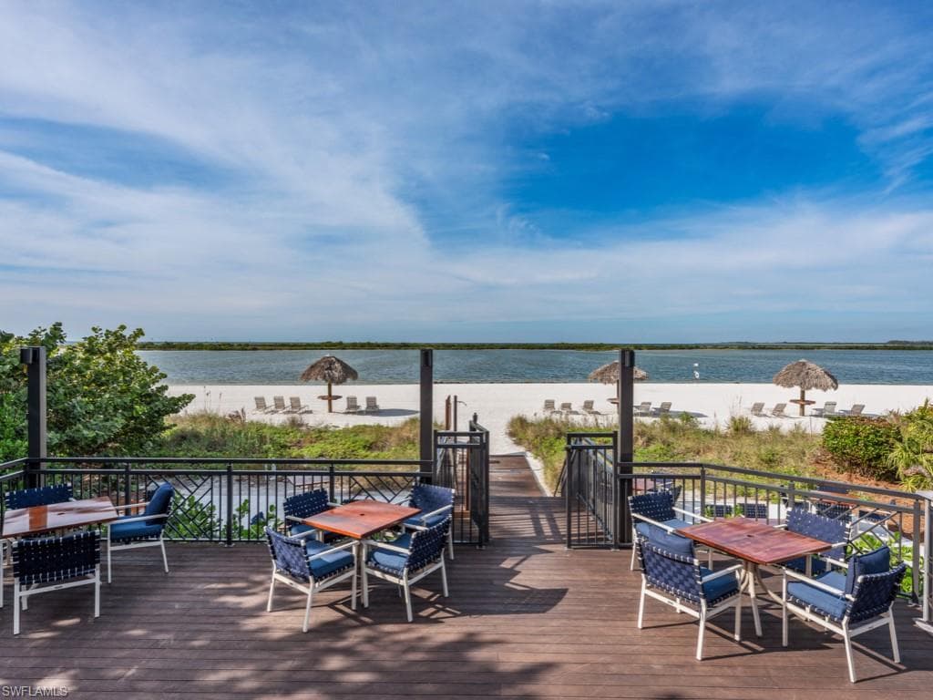950 Sea Oats CT, MARCO ISLAND FL 34145-23