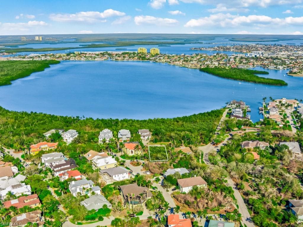 950 Sea Oats CT, MARCO ISLAND FL 34145-14