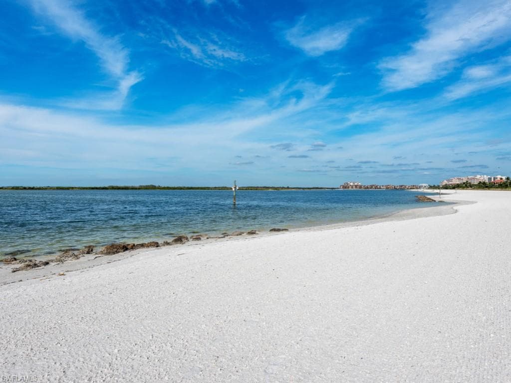 950 Sea Oats CT, MARCO ISLAND FL 34145-30
