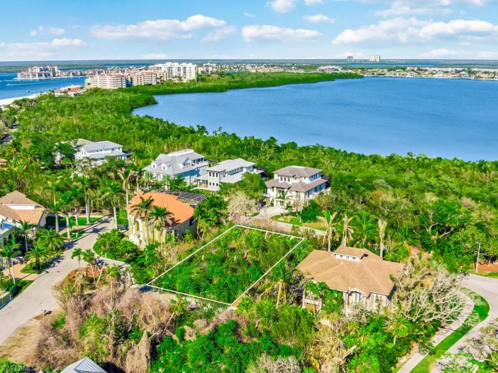 950 Sea Oats CT, MARCO ISLAND FL 34145-3