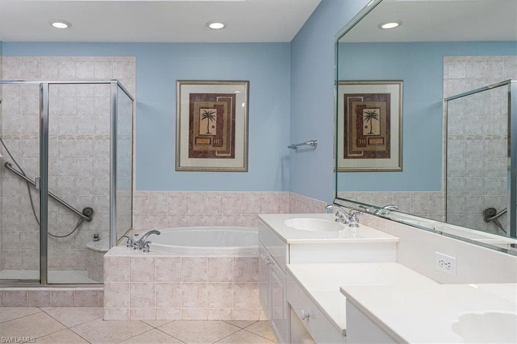 2355 Hidden Lake DR # 3, NAPLES FL 34112-13
