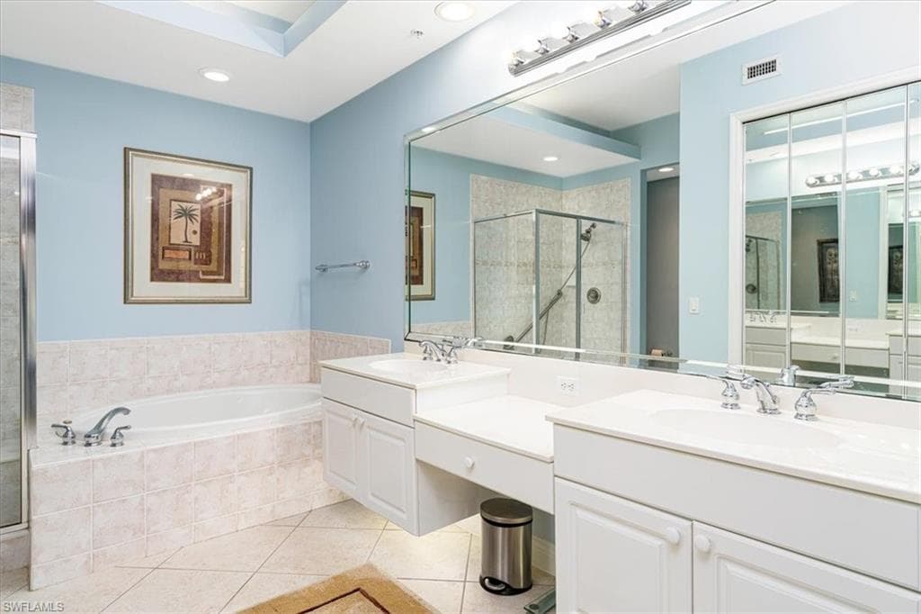 2355 Hidden Lake DR # 3, NAPLES FL 34112-14