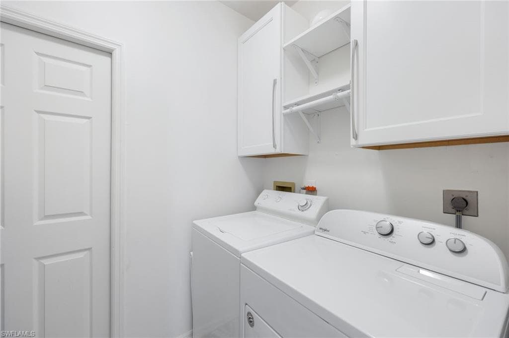 437 Wiggins Lake CT # 201, NAPLES FL 34110-16