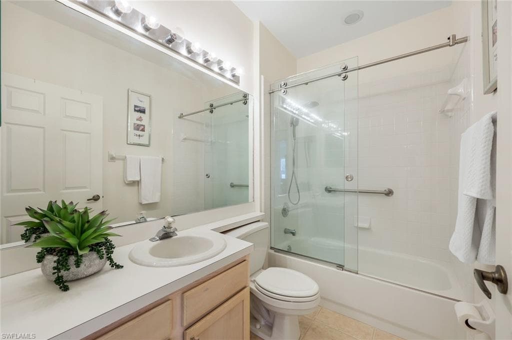 437 Wiggins Lake CT # 201, NAPLES FL 34110-15