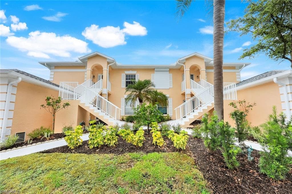437 Wiggins Lake CT # 201, NAPLES FL 34110-23