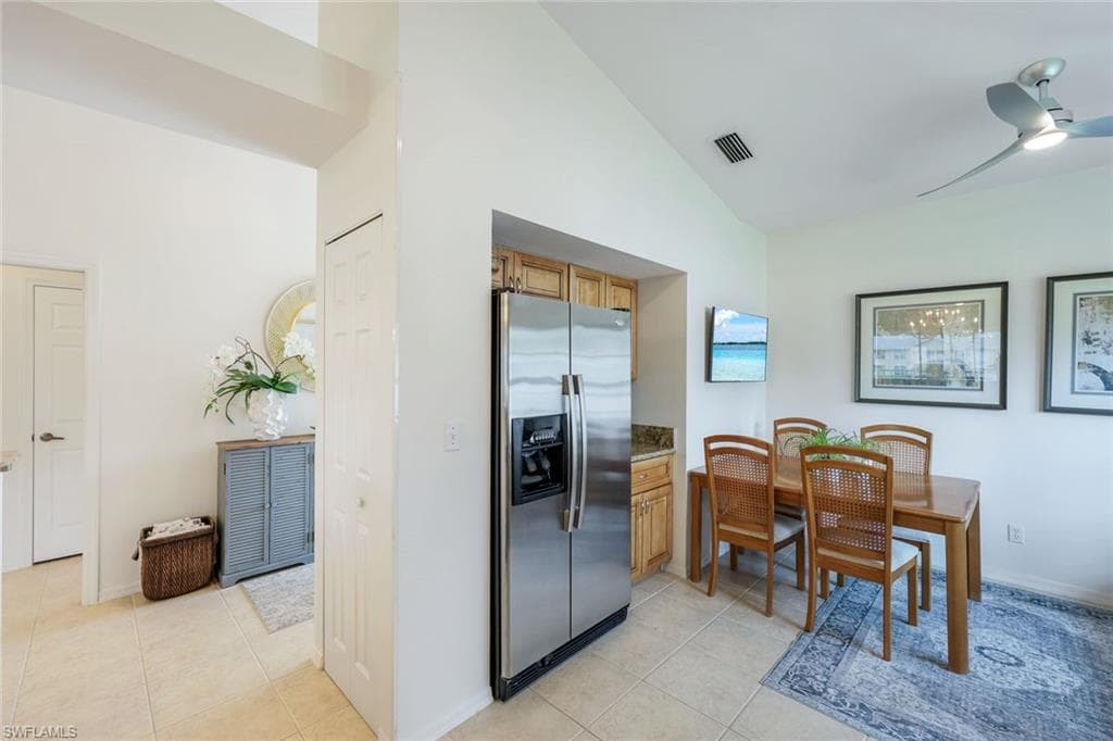 437 Wiggins Lake CT # 201, NAPLES FL 34110-9