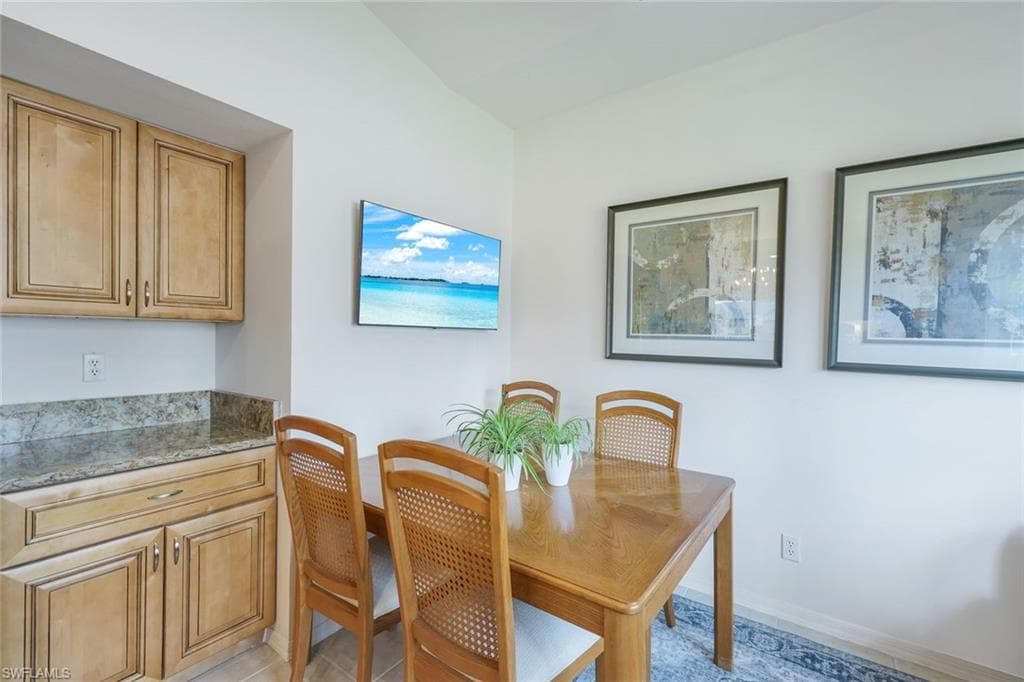 437 Wiggins Lake CT # 201, NAPLES FL 34110-10