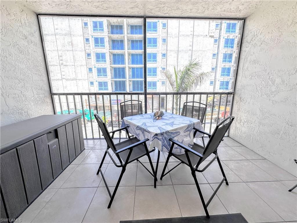 260 Southbay DR # 204, NAPLES FL 34108-1