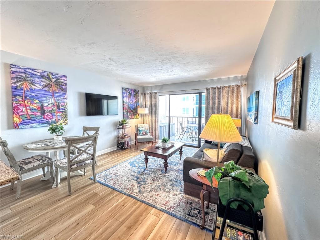 260 Southbay DR # 204, NAPLES FL 34108-5