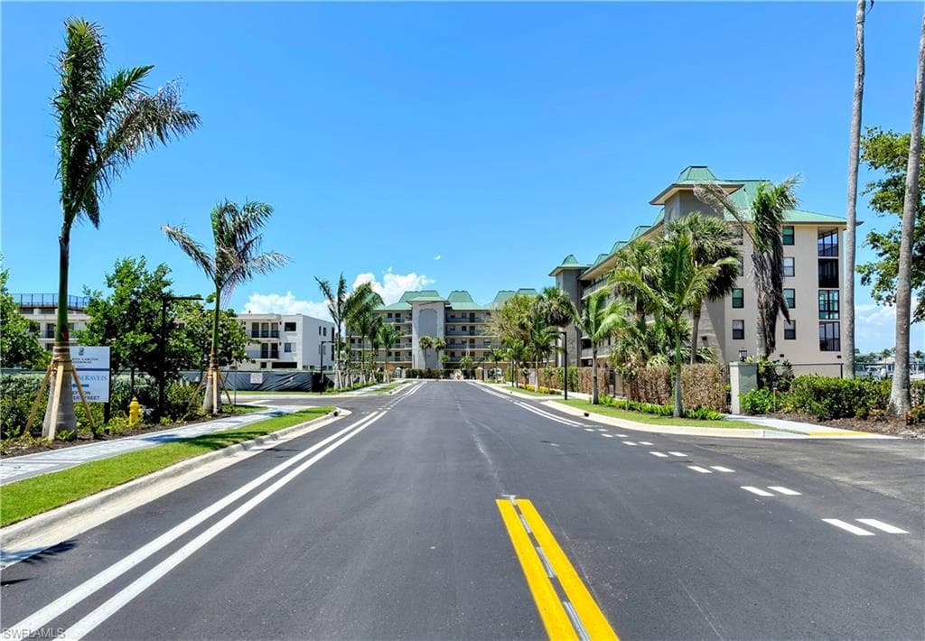 260 Southbay DR # 204, NAPLES FL 34108-12