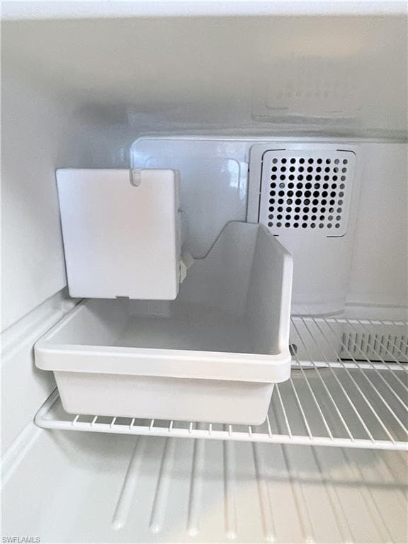 260 Southbay DR # 204, NAPLES FL 34108-15