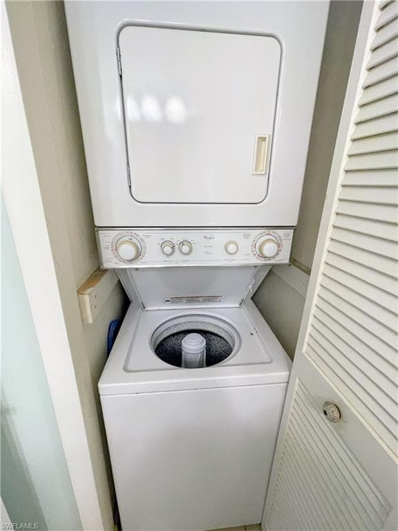 260 Southbay DR # 204, NAPLES FL 34108-21