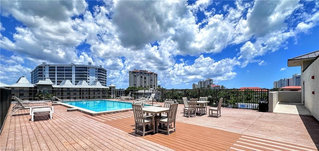 260 Southbay DR # 204, NAPLES FL 34108-30