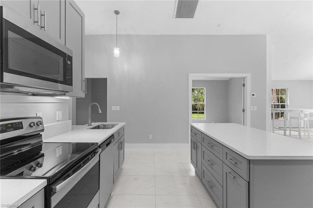 530 22nd AVE NW, NAPLES FL 34120-7