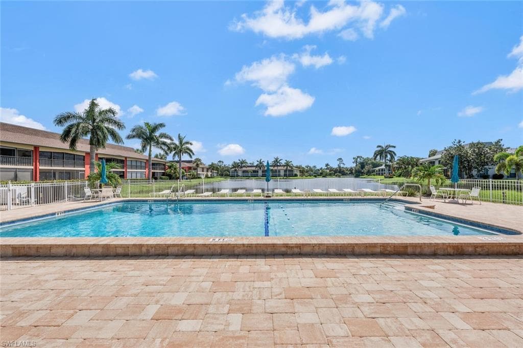332 Charlemagne BLVD # H101, NAPLES FL 34112-31