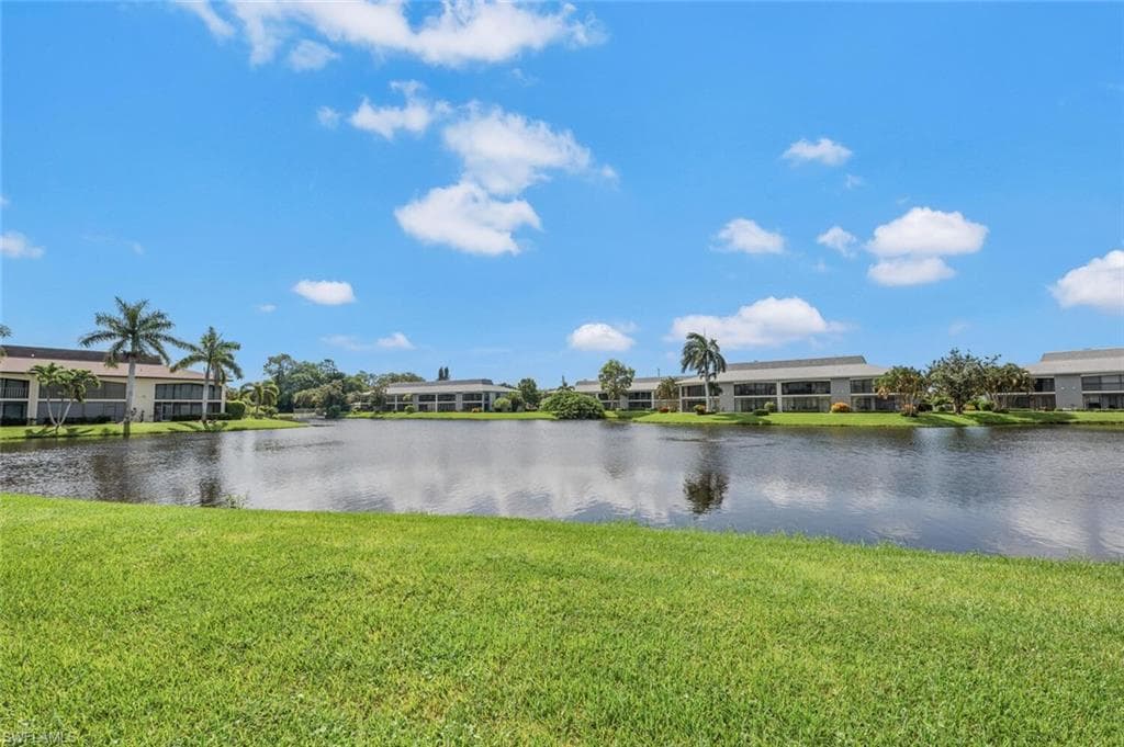 332 Charlemagne BLVD # H101, NAPLES FL 34112-29