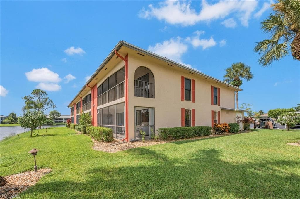 332 Charlemagne BLVD # H101, NAPLES FL 34112-33