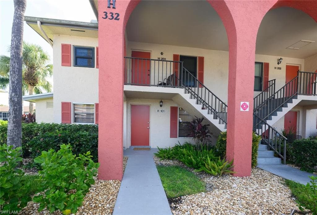 332 Charlemagne BLVD # H101, NAPLES FL 34112-38