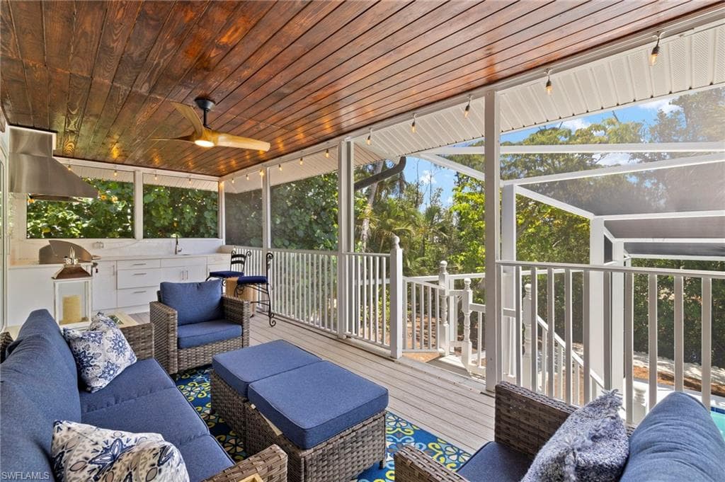 1062 S Yachtsman DR, SANIBEL FL 33957-25