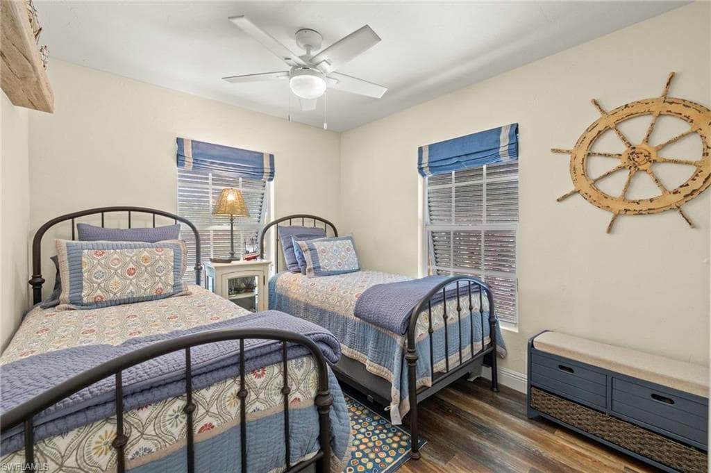 1062 S Yachtsman DR, SANIBEL FL 33957-19