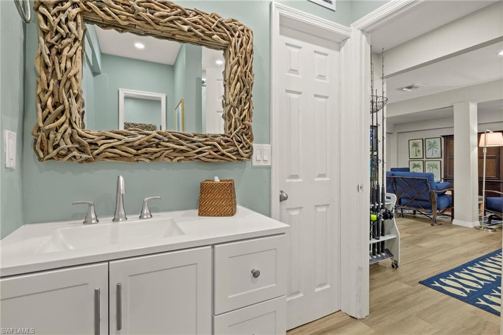 1062 S Yachtsman DR, SANIBEL FL 33957-29