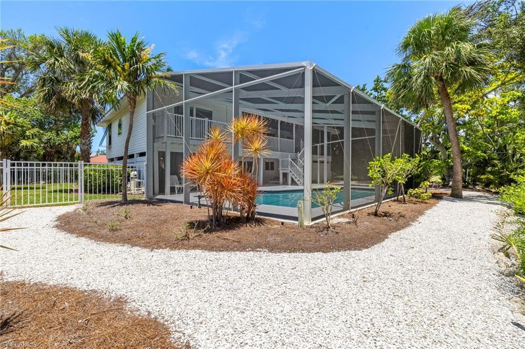 1062 S Yachtsman DR, SANIBEL FL 33957-34