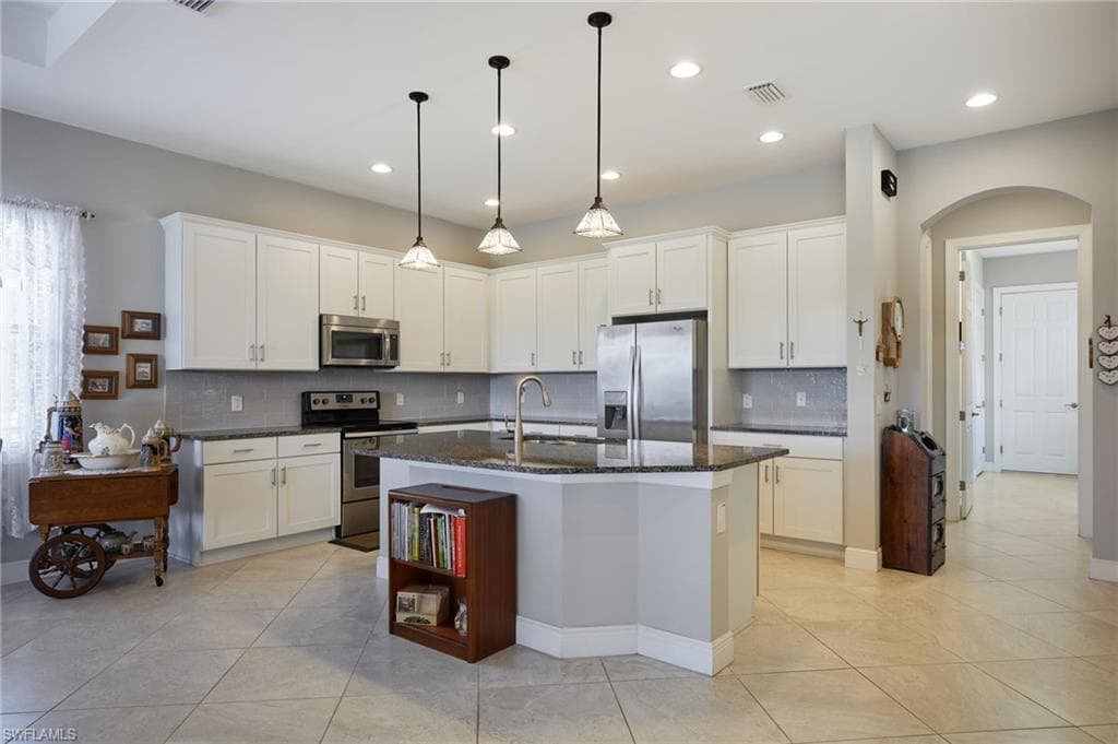 10037 Avalon Lake CIR, FORT MYERS FL 33913-3