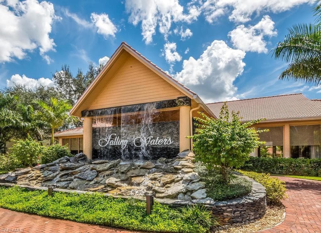 2462 Hidden Lake DR # 208, NAPLES FL 34112-22