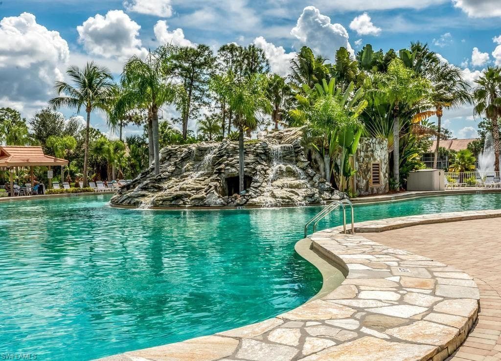 2462 Hidden Lake DR # 208, NAPLES FL 34112-26