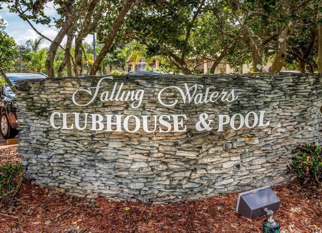 2462 Hidden Lake DR # 208, NAPLES FL 34112-21