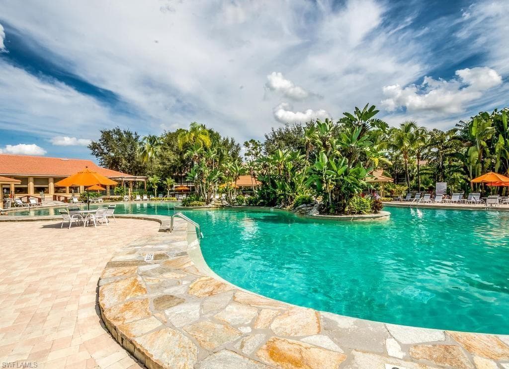 2462 Hidden Lake DR # 208, NAPLES FL 34112-27