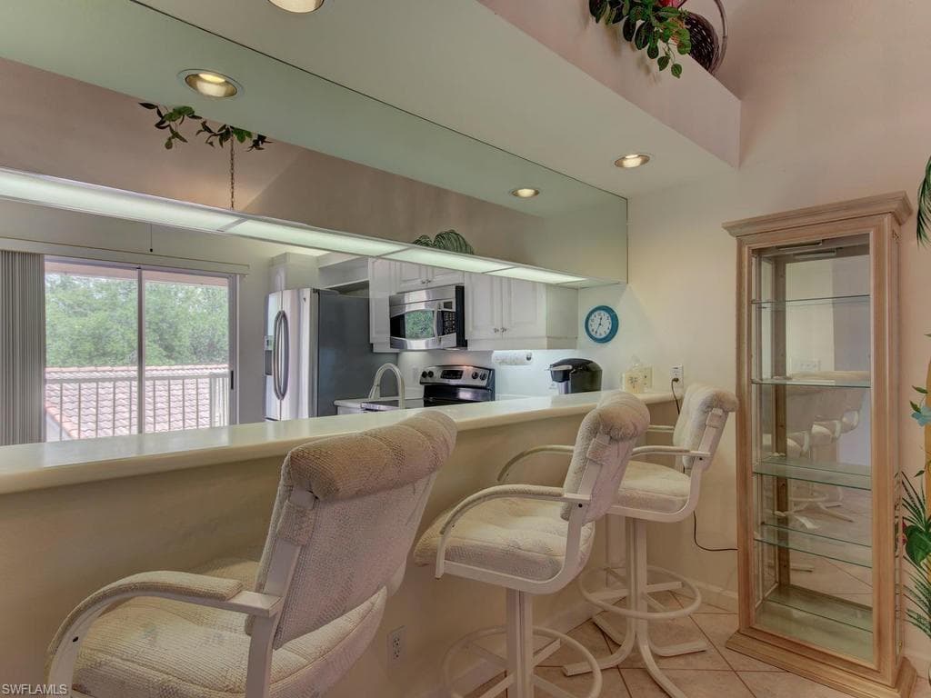 2462 Hidden Lake DR # 208, NAPLES FL 34112-10