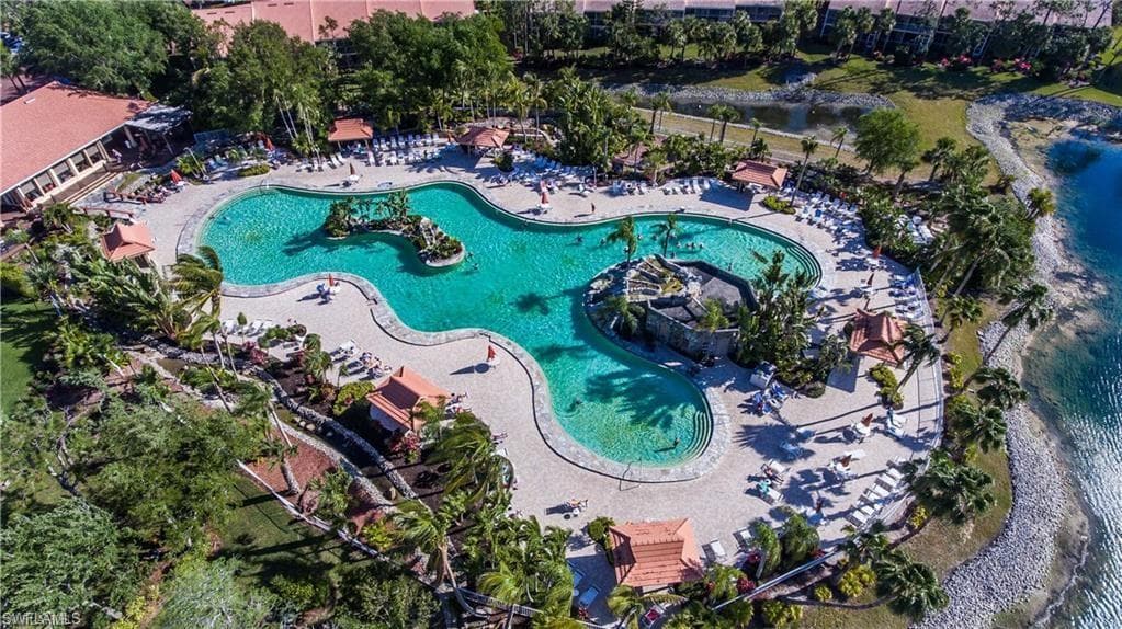 2462 Hidden Lake DR # 208, NAPLES FL 34112-34