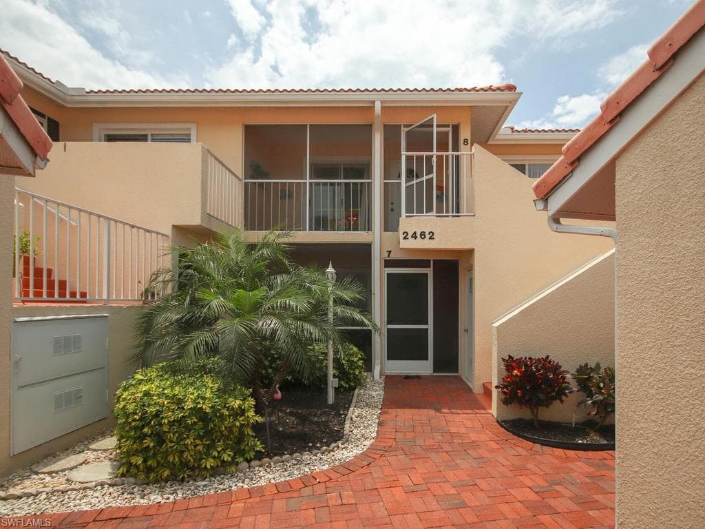 2462 Hidden Lake DR # 208, NAPLES FL 34112-3
