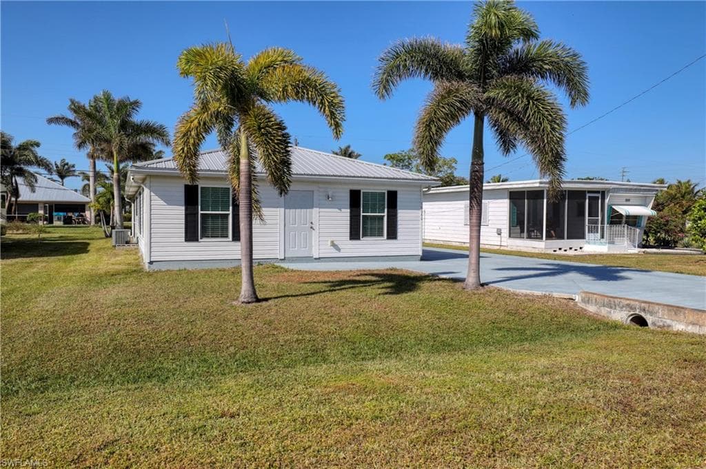 16080 Siesta DR, FORT MYERS FL 33908-12