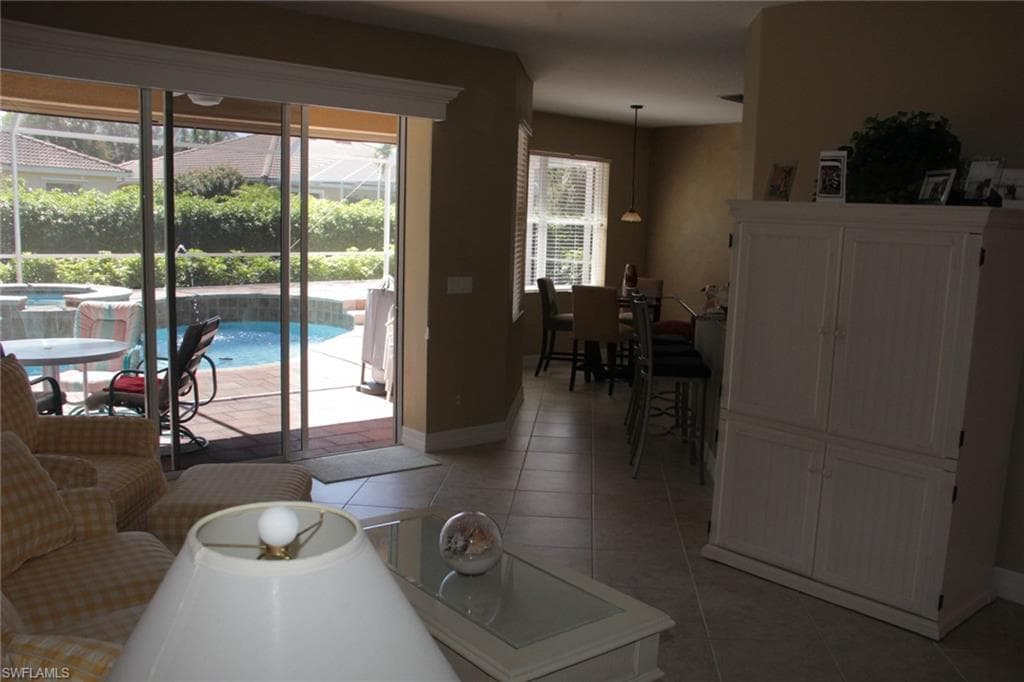 3951 Ruxton RD, NAPLES FL 34116-19