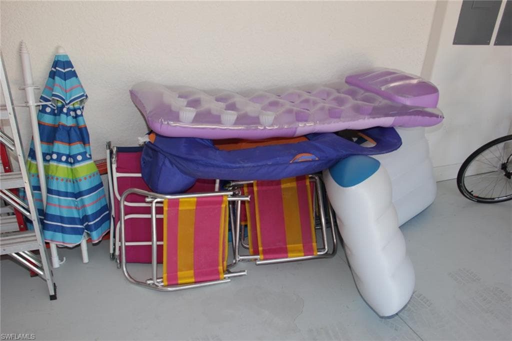 3951 Ruxton RD, NAPLES FL 34116-28