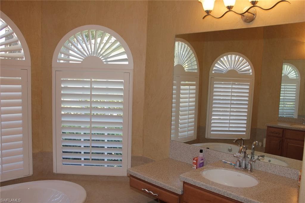 3951 Ruxton RD, NAPLES FL 34116-24