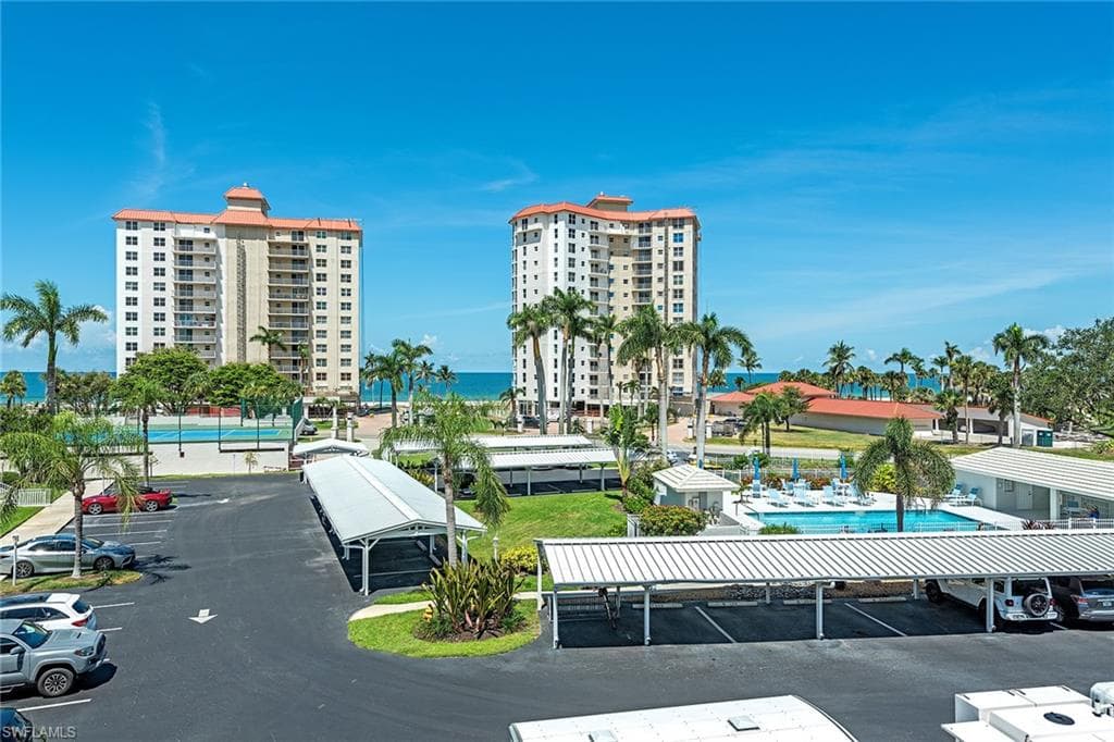 10684 Gulf Shore DR # 305, NAPLES FL 34108-11