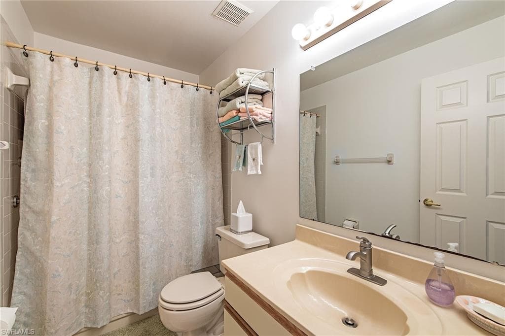 10684 Gulf Shore DR # 305, NAPLES FL 34108-8