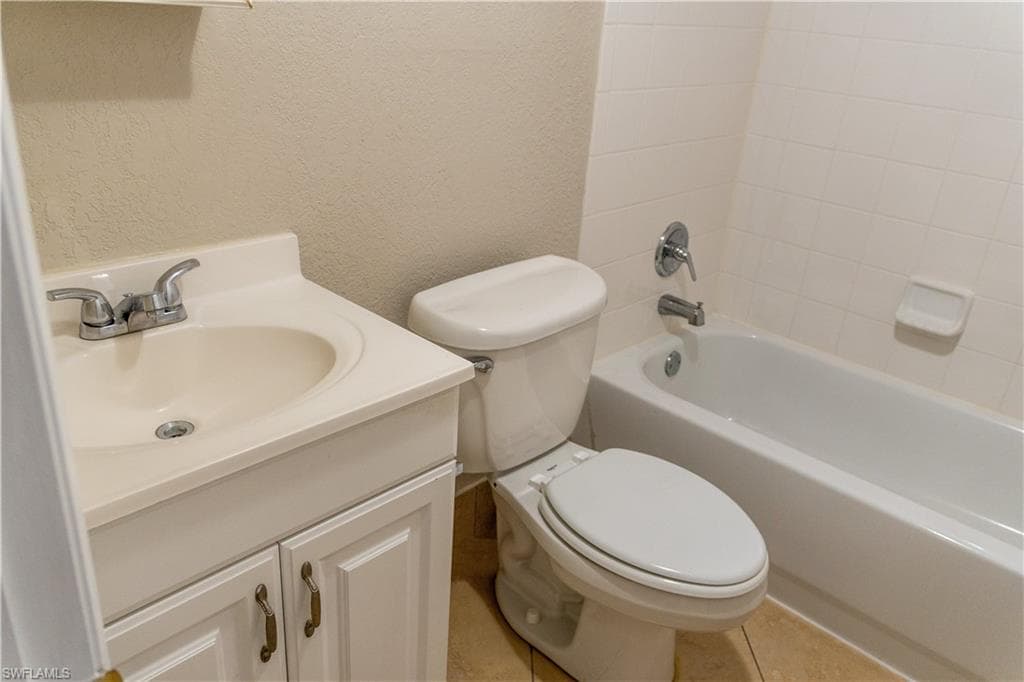 4627 Bayshore DR # 4, NAPLES FL 34112-8