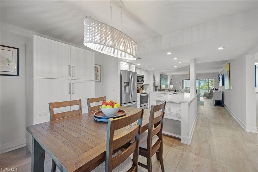 876 Gulf Pavilion DR # 105, NAPLES FL 34108-9