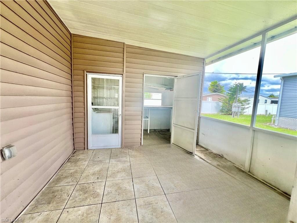 164 Cape Sable DR, NAPLES FL 34104-16