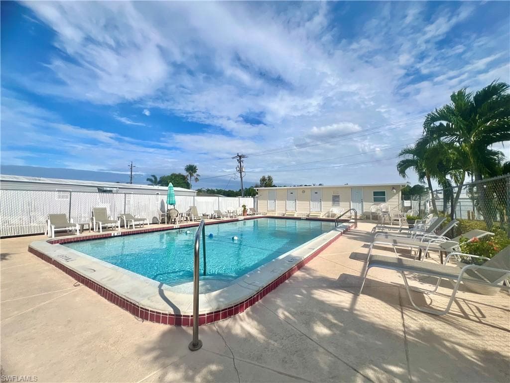 164 Cape Sable DR, NAPLES FL 34104-25