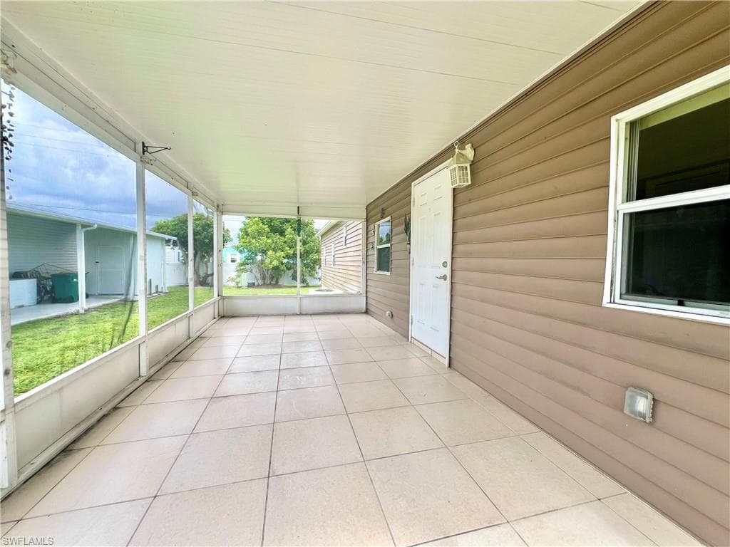 164 Cape Sable DR, NAPLES FL 34104-2