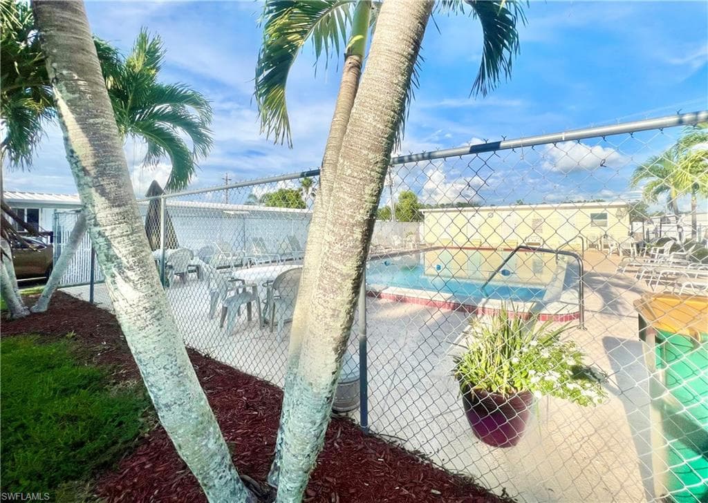 164 Cape Sable DR, NAPLES FL 34104-27