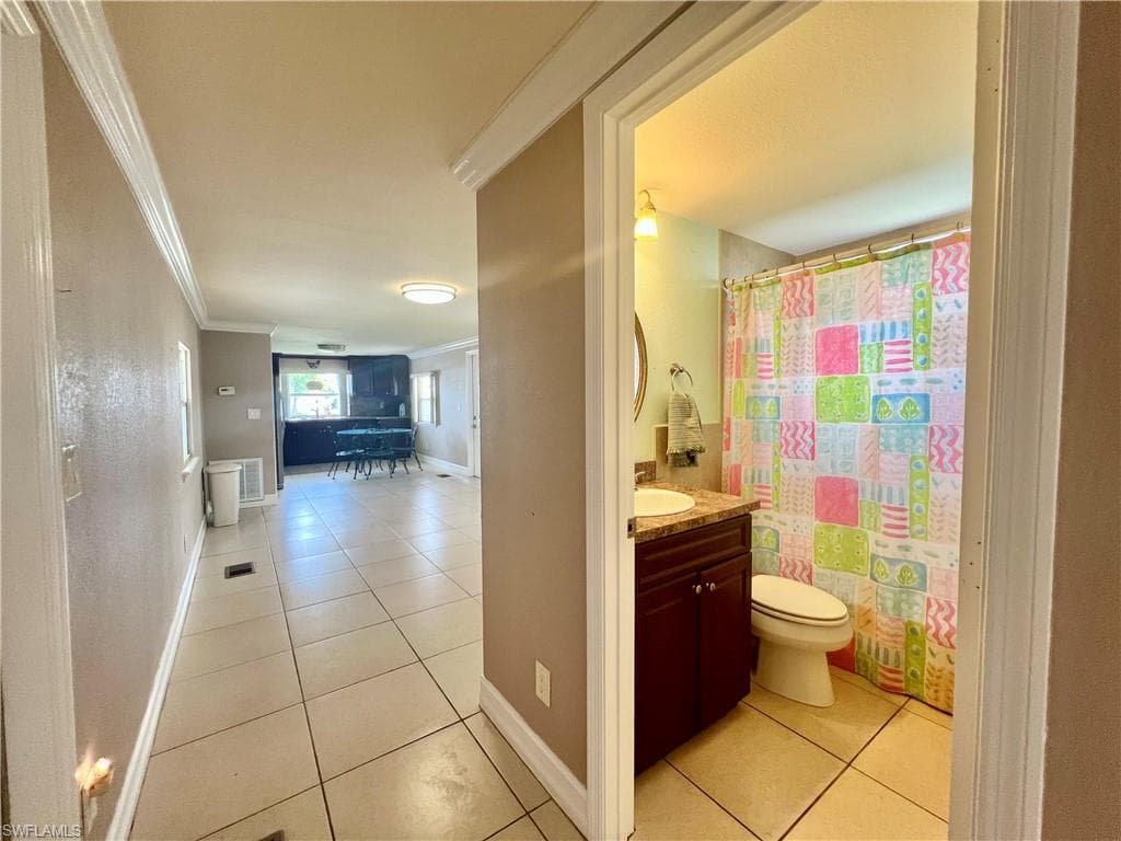 164 Cape Sable DR, NAPLES FL 34104-8